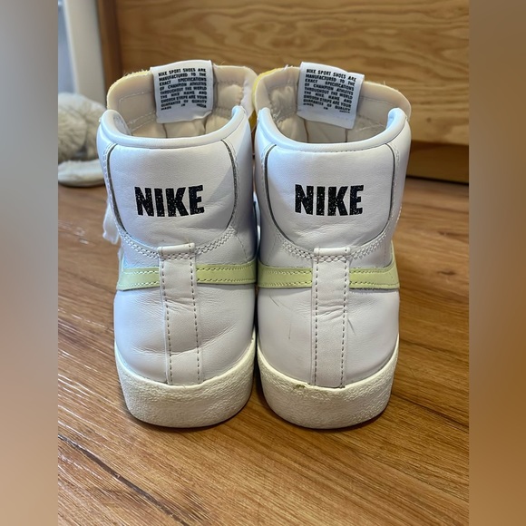 Nike Blazers - Picture 3 of 5